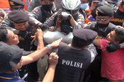Eksekusi Rumah untuk Proyek Jalan Tol Kertosono Ricuh