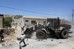 Buldoser Israel Serang Kamp Pengungsi di Gaza