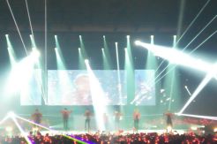 iKON Sapa Fans dengan...