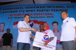 HT Minta Kader Perindo Rajin Turun ke Bawah