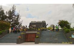 Dihantam Angin Kencang Patung Monpera di Balikpapan Ambruk