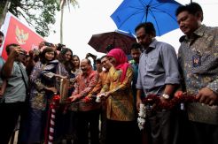Mensos Resmikan E-Warong di Batam