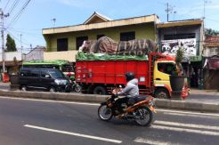 Nekat Beroperasi, 140 Truk Dikandangkan Aparat Polres Jombang