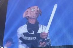 Wow! EXO Tampil dengan Wajah Alien