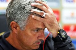 Tak Dapat Dukungan FA Soal Jadwal, Mou Tegaskan Target MU 2016/17