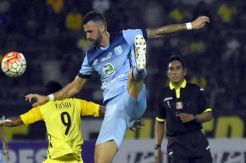 Baru Dua Kali Tampil, Bek Asal Jerman Tinggalkan Persela