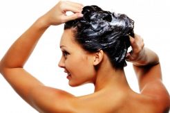 New York Fashion Week Populerkan Keramas dengan Sabun Cuci Piring
