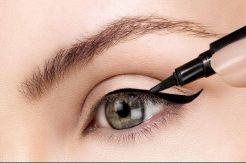 5 Tips Pemakaian Eyeliner untuk Pemula