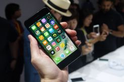 Pemesanan iPhone 7 Mulai...