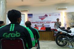Tukang Ojek Antusias Ikut Pelatihan Safety Riding Rescue Perindo