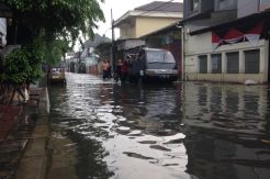Diguyur Hujan, Jalan di Jakarta Barat Terputus