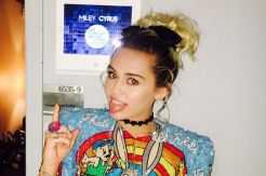 Miley Cyrus Tulis Kisah...