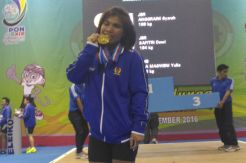 Lifter Peraih Perak...