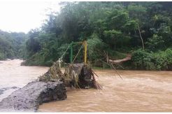Jembatan Putus, Ribuan Warga Desa Cempakasari Terisolasi