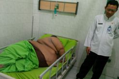 Wahid Penderita Obesitas Dibawa ke Rumah Sakit
