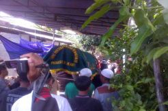 Nenek dan Cucu Korban...