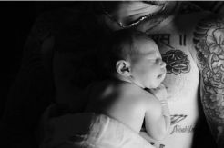 Adam Levine dan Behati Prinsloo Unggah Foto Pertama Dusty Rose