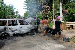 Setelah Diservis, Minibus Ini Terbakar