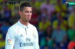 Lihat Muka CR7 Cemberut Usai Diganti Zidane, Ibunda Ronaldo Tak Terima