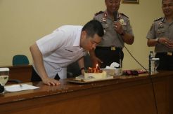 Hary Tanoesoedibjo Dapat Kejutan Kue Ultah dari Mahasiswa PTIK