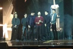 Noah Wakili Iwan Fals Ambil Piala AMI Awards