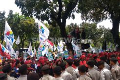 Demo Kantor Ahok, Buruh Minta UMP DKI 2017 Naik Rp650 Ribu