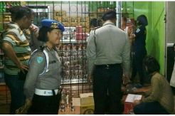 Ada Razia, Pemilik Toko Sembunyikan Miras dalam Mesin Cuci