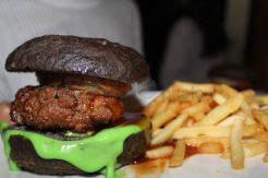 Empat Menu Serem Kafe Karnivor Ini Bakal Bikin Perut Kenyang