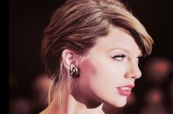 Putus Cinta, Taylor Swift Dekati Pangeran Harry
