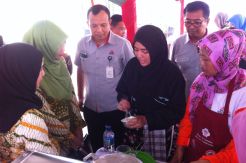 SMGR Bina Masyarakat Tingkatkan Bisnis Makanan