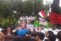 Habib Rizieq Ancam Rebut Balai Kota Jika Polisi Tak Periksa Ahok
