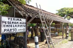 Kisah Petugas Ditelepon Oknum LSM saat Pembongkaran Lapak PKL