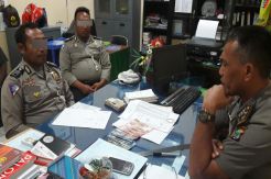 Asyik Hitung Uang Hasil Calo, Oknum Polisi Ditangkap