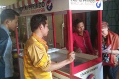 Perindo Sulsel Bagikan Gerobak Gratis pada Rakyat Kecil