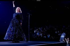 Gelar Konser di Ultah Pernikahan, Adele Dapat Kado Manis