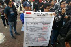 Tak Puas Kinerja Jokowi-JK, Mahasiswa Demo Gedung DPRD