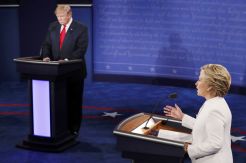 Hillary Sebut Trump...
