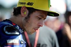 Kalah dari Marquez, Rossi Malu dan Alami Cedera