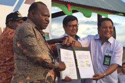 PLN Komitmen Terangi...