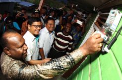 PLN Berjibaku Terangi...