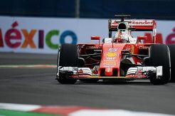 Vettel Susul Waktu Hamilton di FP2