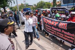 Motor Diambil Paksa Debt Collector, Massa Demo Kantor FIF