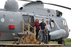 Ubah Helikopter Sea King Jadi Rumah untuk Berlibur