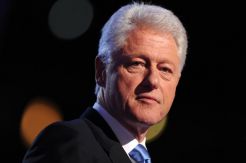 FBI Rilis Dokumen Bill Clinton, Tim Kampanye Hillary Meradang