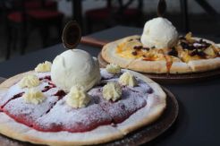 Mencicipi Manisnya Pizza Red Velvet ala Eathalia Cafe Bandung