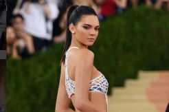 Kendall Jenner Dapat Hadiah Mobil Seharga Rp3,2 Miliar