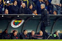 Jose Mourinho Nilai Manchester United Pantas Tersungkur
