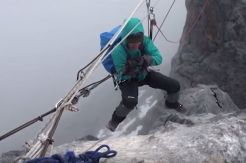 Dua Mahasiswi Unpar Taklukan Puncak Vinson Massif