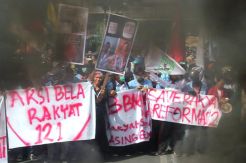 Bakar Ban, Warnai Aksi Demo 121 di Pekanbaru