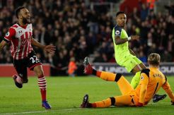 Babak I: Kesalahan Pemain Belakang, Liverpool Tertinggal